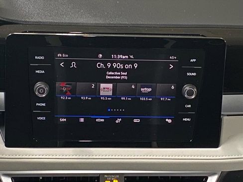 Used 2025 Volkswagen Taos SE image 10