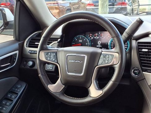 Used 2019 GMC Yukon XL Denali w/ Denali Ultimate Package AWD/4WD image 8