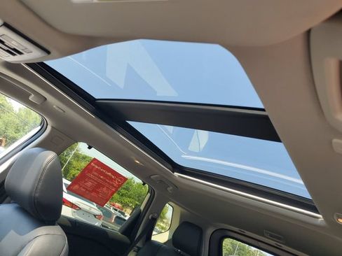 Certified 2025 Nissan Rogue SL w/ SL Premium Package FWD image 6