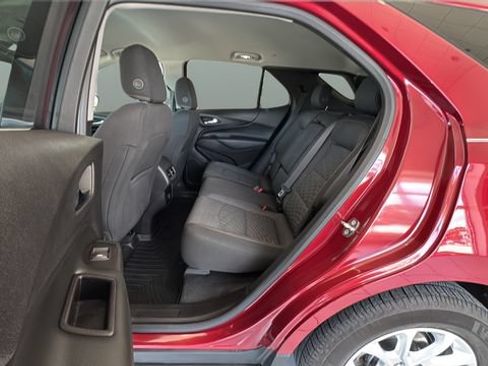 Used 2018 Chevrolet Equinox LT FWD image 16