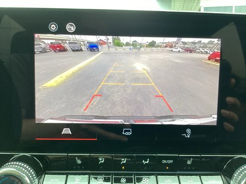 Used 2024 GMC Canyon AT4 w/ Canyon Safety Plus Package AWD/4WD image 20