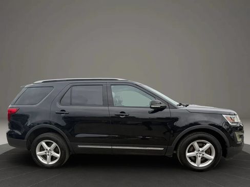 Used 2016 Ford Explorer XLT w/ Equipment Group 202A AWD/4WD image 4