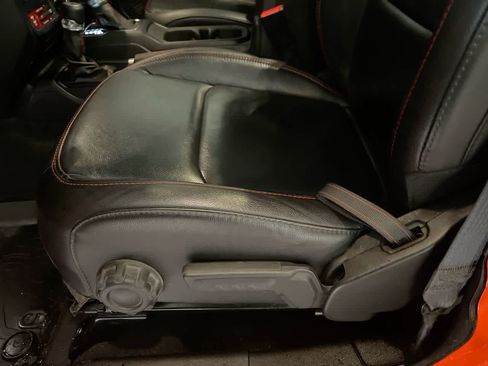 Used 2019 Jeep Wrangler Unlimited Rubicon image 12