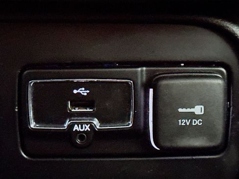 Used 2017 Jeep Renegade Latitude image 25