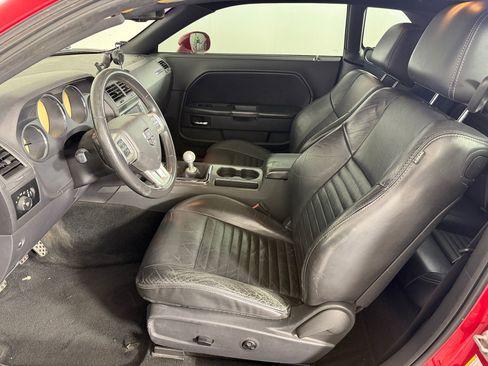 Used 2013 Dodge Challenger R/T RWD image 5