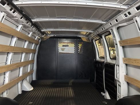Used 2024 GMC Savana 2500 w/ Driver Convenience Package image 12