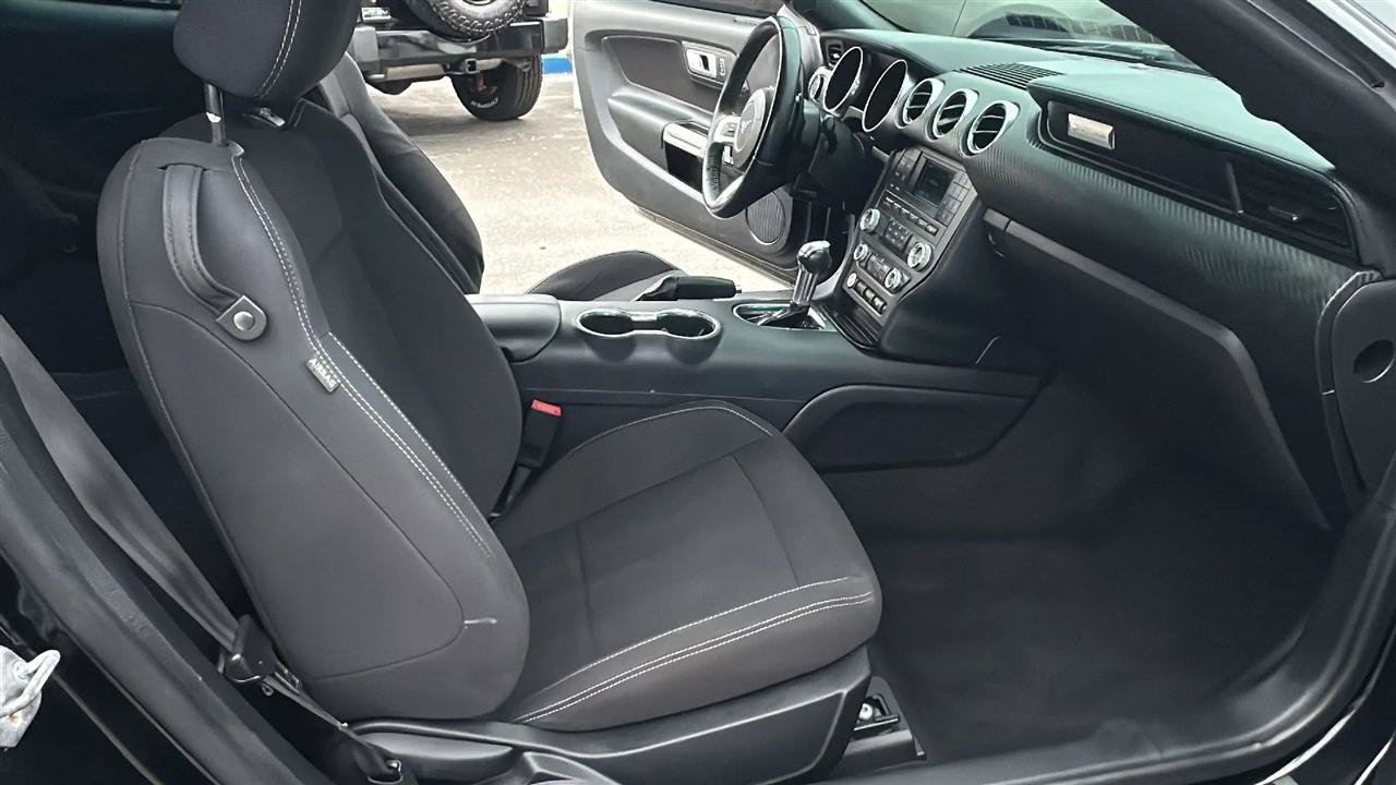 Used 2018 Ford Mustang Coupe RWD image 31