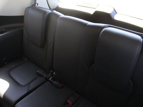 Used 2024 Nissan Armada SL image 14