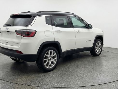 Used 2025 Jeep Compass Limited image 9