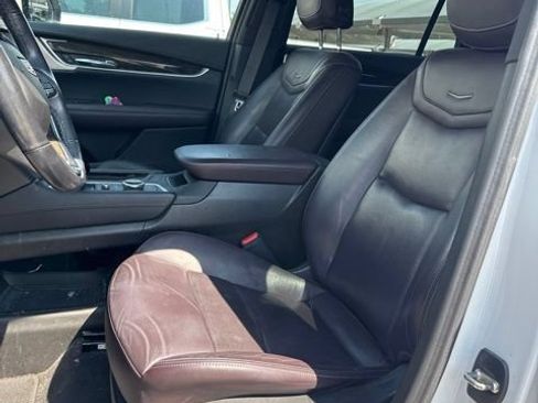 Used 2023 Cadillac XT6 Premium Luxury w/ Technology Package FWD image 8