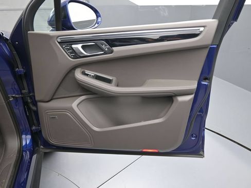 Certified 2026 Porsche Macan AWD/4WD image 28