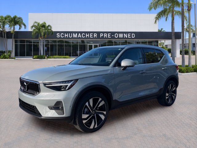 Certified 2025 Volvo XC40 B5 Ultra AWD/4WD image 3
