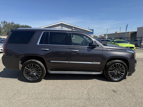 Used 2016 Cadillac Escalade Luxury RWD image 7