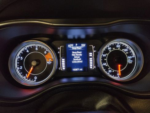 Used 2019 Jeep Cherokee Latitude w/ Popular Appearance Group FWD image 23