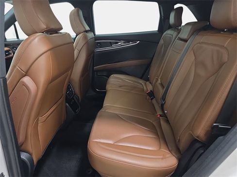 Used 2022 Lincoln Nautilus Reserve w/ Equipment Group 201A image 11