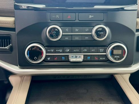 Certified 2024 Ford Expedition Limited image 30