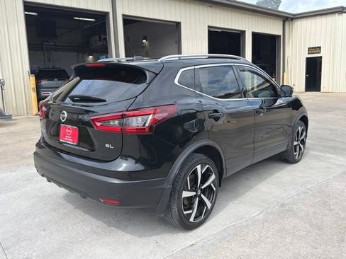 Used 2022 Nissan Rogue Sport SL w/ Premium Package FWD image 3