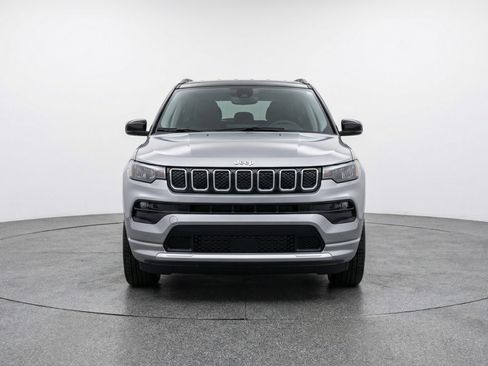 Used 2025 Jeep Compass Limited image 2