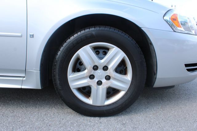 Used 2009 Chevrolet Impala LS FWD image 31