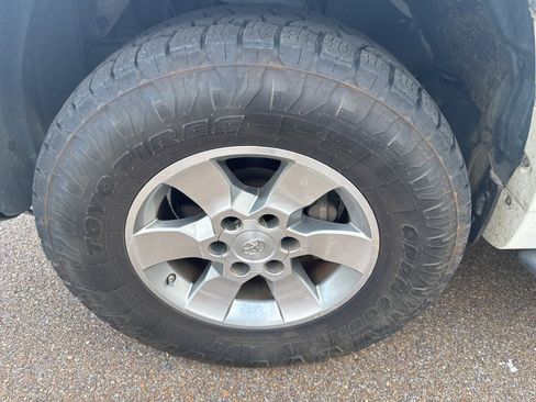 Used 2012 Toyota 4Runner SR5 image 12