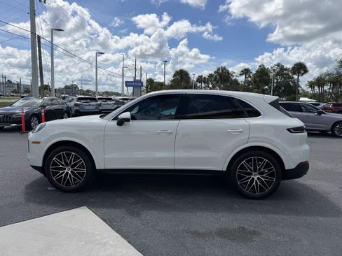 Used 2024 Porsche Cayenne AWD/4WD image 6