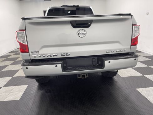 Used 2018 Nissan Titan SV w/ SV Convenience Package AWD/4WD image 3