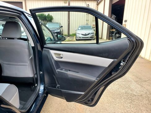 Used 2018 Toyota Corolla LE w/ Carpet Mat Package (TMS) FWD image 27