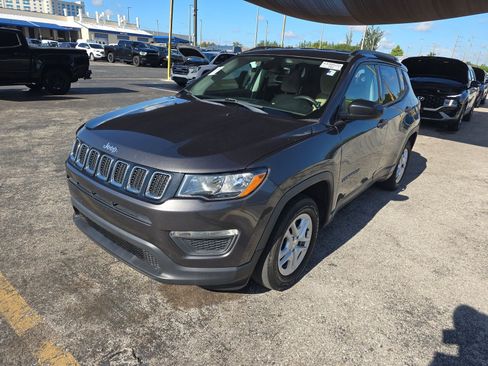 Used 2018 Jeep Compass Sport FWD image 2