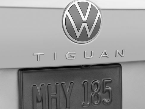 Used 2023 Volkswagen Tiguan SE R-Line FWD image 58