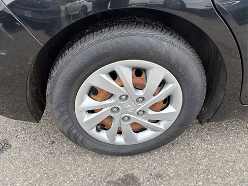 Used 2019 Hyundai Elantra SE FWD image 14