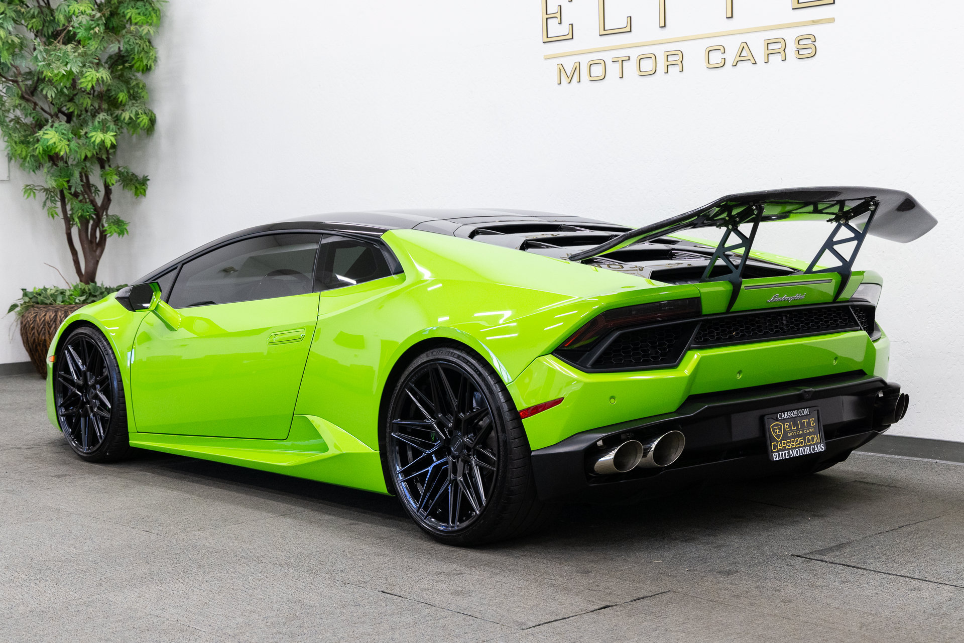 Used 2018 Lamborghini Huracan LP 580-2 RWD image 3