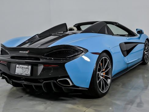 Used 2018 McLaren 570S Spider image 10