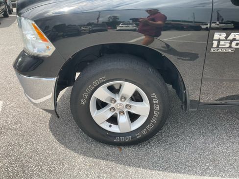 Used 2019 RAM 1500 Tradesman w/ Chrome Appearance Group RWD image 8