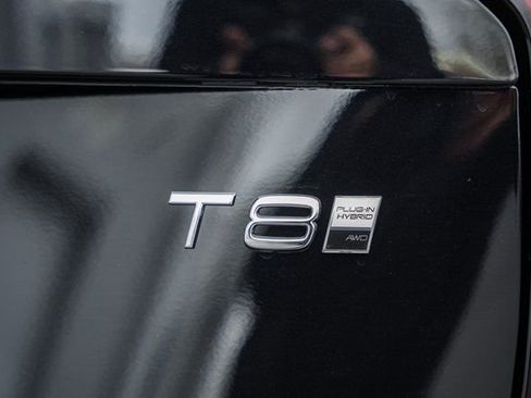 Certified 2025 Volvo XC90 T8 Core w/ Climate Package image 8