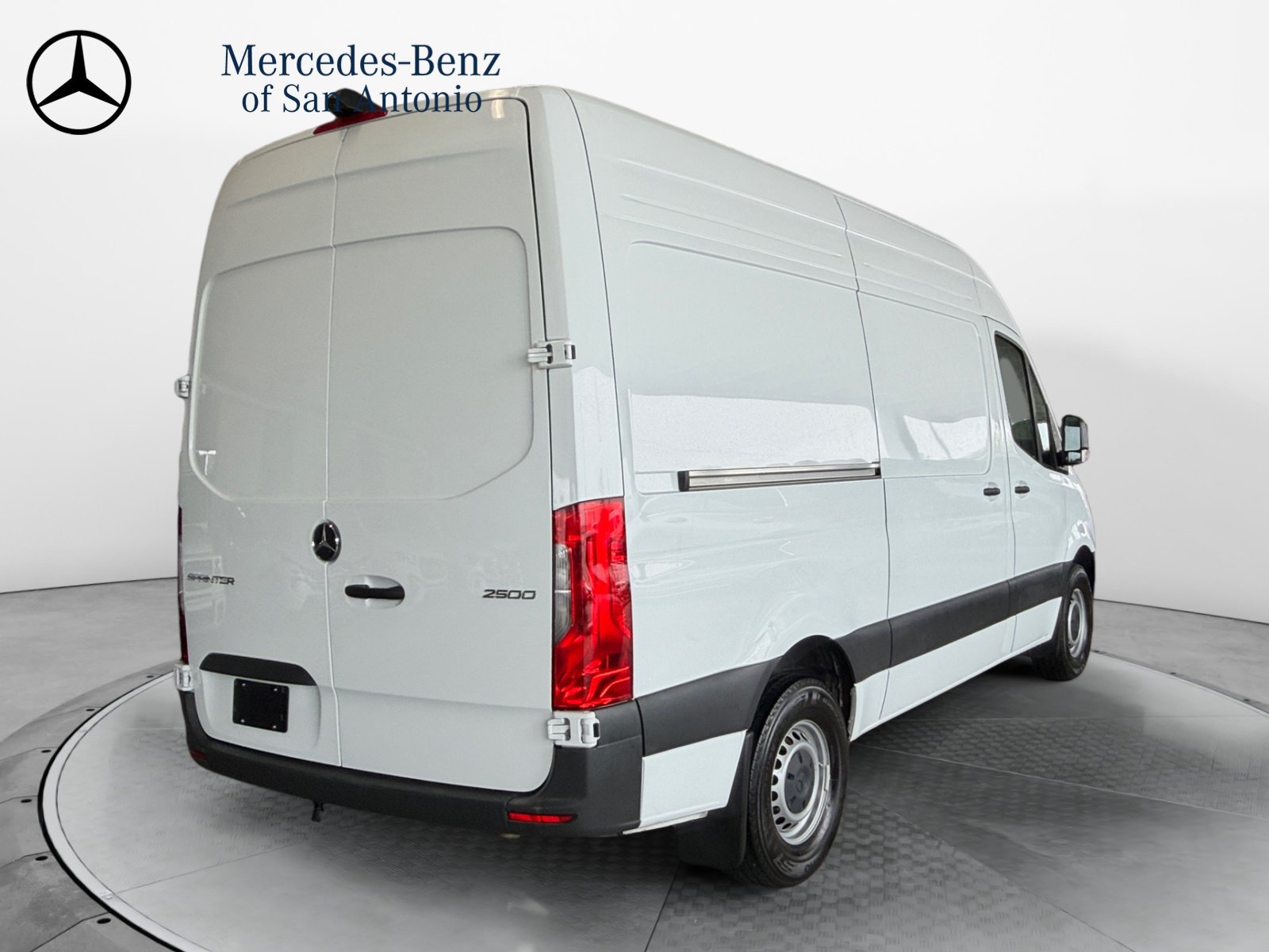 Used 2025 Mercedes-Benz Sprinter 2500 image 7