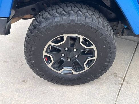 Used 2016 Jeep Wrangler Unlimited Rubicon AWD/4WD image 14
