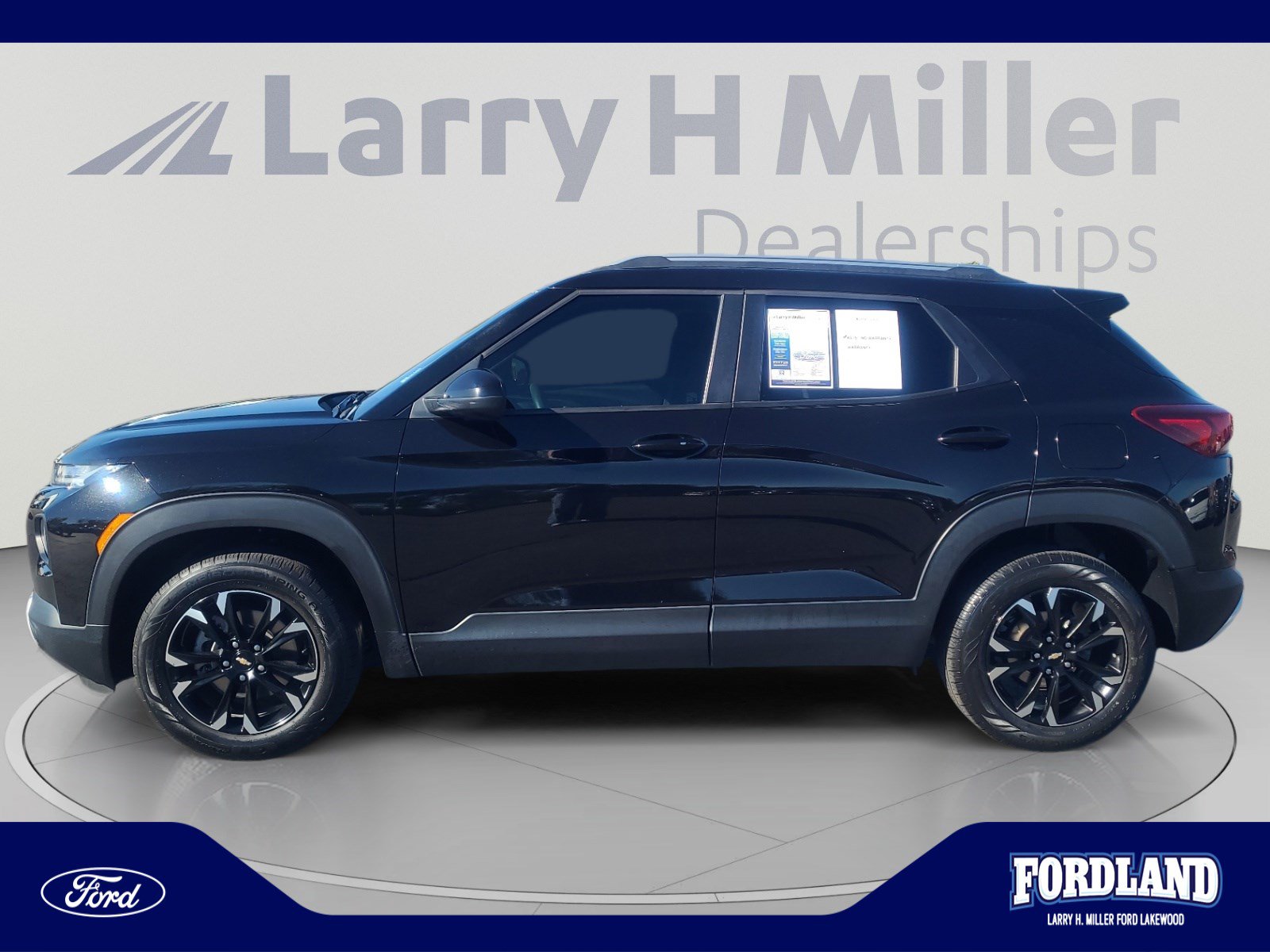 Used 2022 Chevrolet TrailBlazer LT w/ Driver Confidence Package AWD/4WD image 2