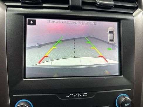 Used 2019 Ford Fusion SE AWD/4WD image 2