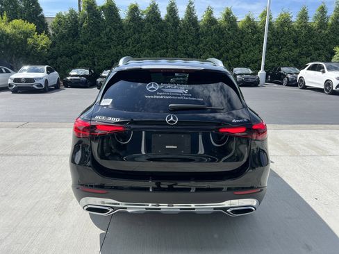 Used 2025 Mercedes-Benz GLC 300 4MATIC image 9