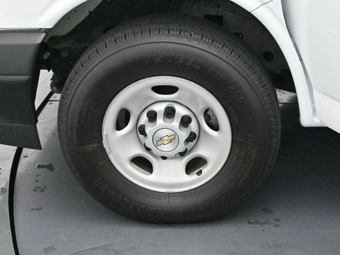 Used 2025 Chevrolet Express 3500 LS image 30