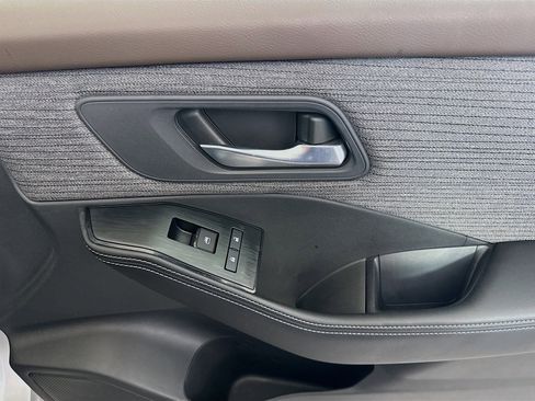 Used 2022 Nissan Rogue SV FWD image 31