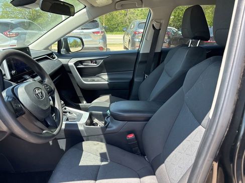 Used 2025 Toyota RAV4 XLE AWD/4WD image 11