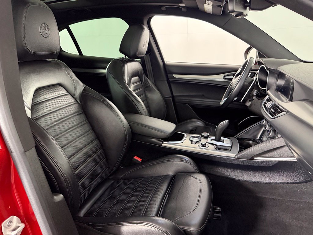 Used 2023 Alfa Romeo Stelvio Veloce AWD/4WD image 30