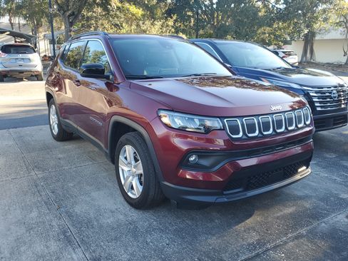 Used 2022 Jeep Compass Latitude image 1