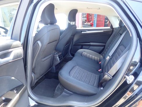 Used 2016 Ford Fusion SE FWD image 12