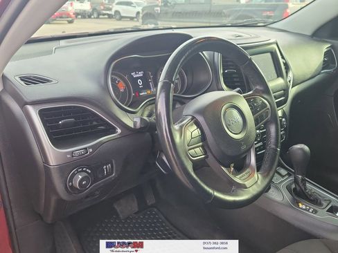 Used 2019 Jeep Cherokee Latitude w/ Cold Weather Group AWD/4WD image 14