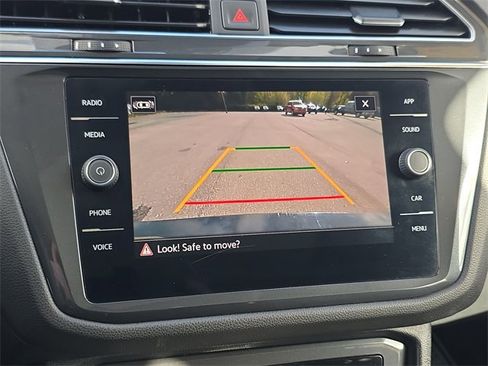 Used 2022 Volkswagen Tiguan SE image 17