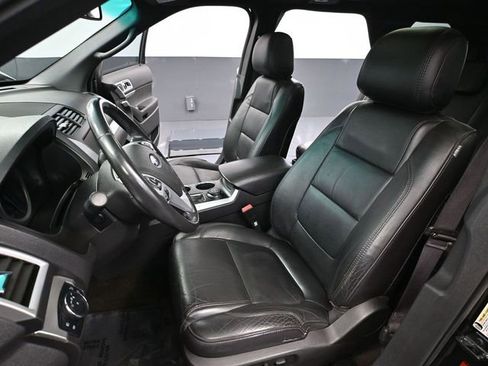 Used 2013 Ford Explorer XLT image 23