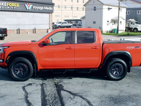 Used 2025 Nissan Frontier PRO-4X w/ Pro Premium Package AWD/4WD image 2