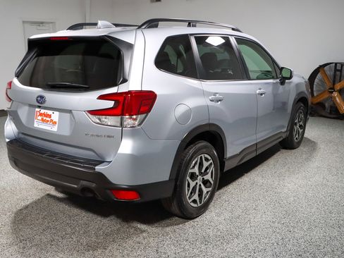 Used 2020 Subaru Forester Premium image 7